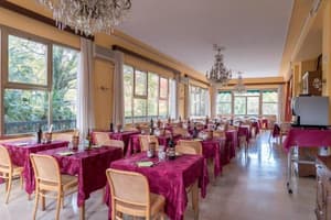 thumbnail: Restaurant