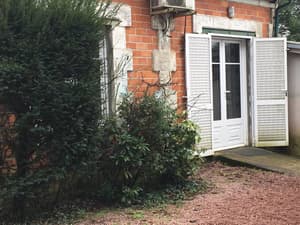 thumbnail: Property entrance