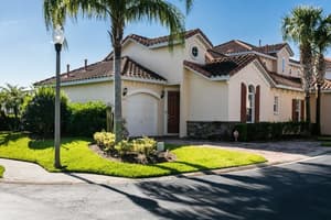 thumbnail: Front of property