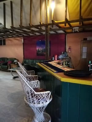 thumbnail: Bar (on property)