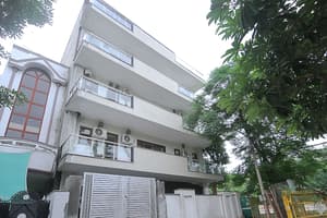 thumbnail: Front of property