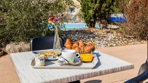 thumbnail: Outdoor dining