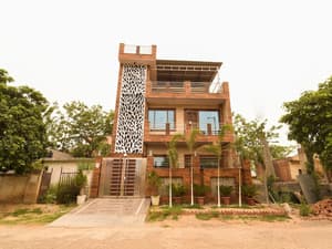 thumbnail: Front of property