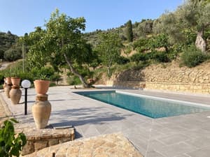thumbnail: Exterior
