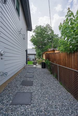 thumbnail: Property grounds