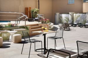 thumbnail: Outdoor dining