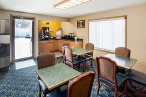 thumbnail: Breakfast area