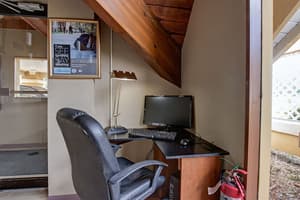 thumbnail: Concierge desk