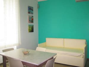 thumbnail: In-room dining