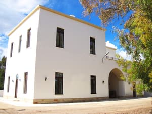 thumbnail: Front of property