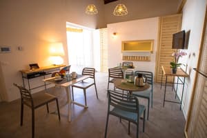 thumbnail: Breakfast area