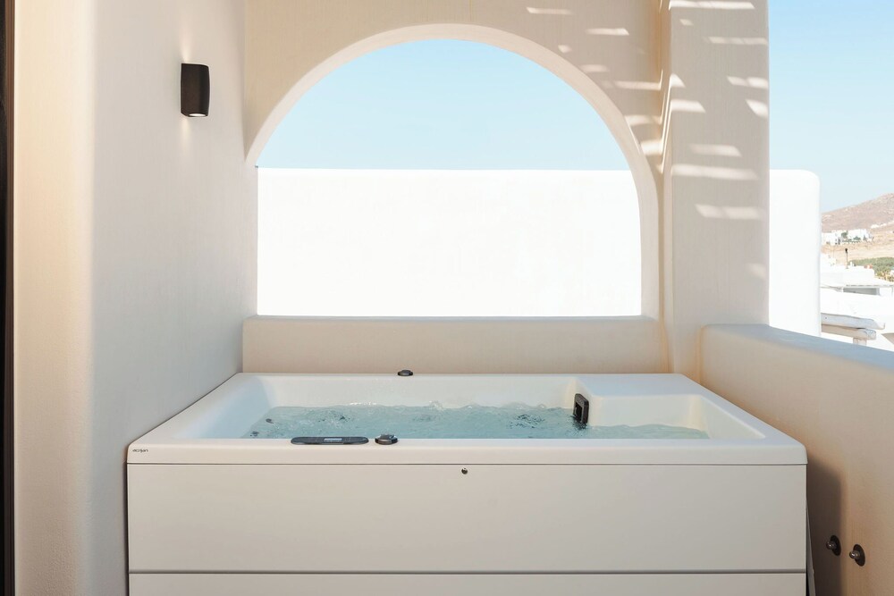 Private spa tub
