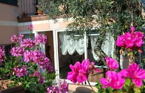 thumbnail: Exterior detail