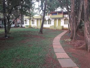 thumbnail: Property grounds