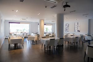 thumbnail: Restaurant
