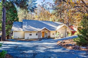 thumbnail: Front of property