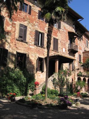 thumbnail: Front of property