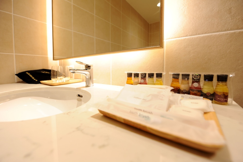 Bathroom amenities