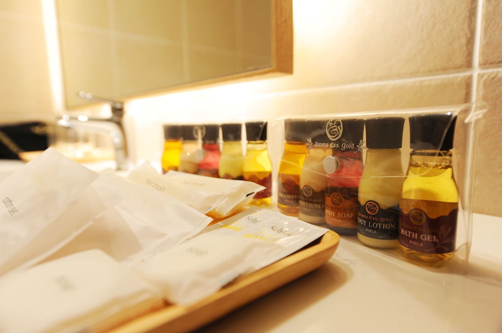 Bathroom amenities