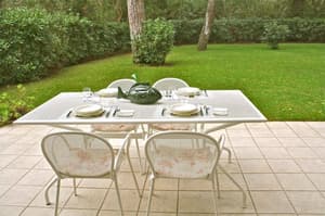 thumbnail: Outdoor dining