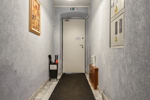 thumbnail: Interior entrance