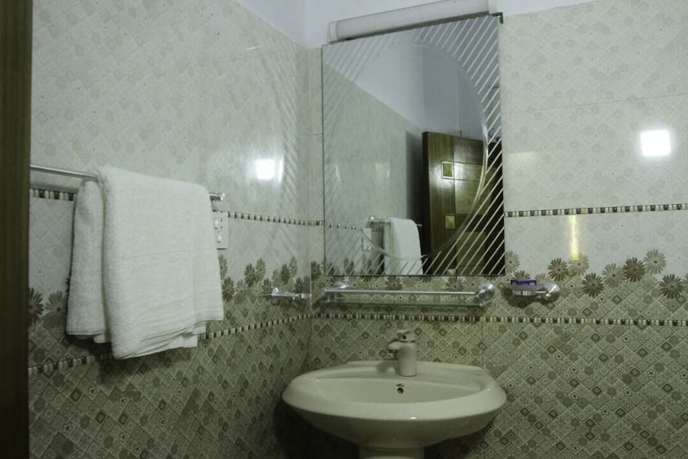 Bathroom sink