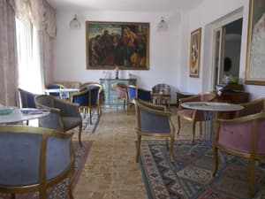 thumbnail: Lobby sitting area