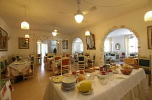 thumbnail: Breakfast area