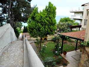 thumbnail: Courtyard view