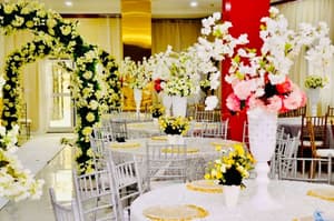 thumbnail: Outdoor dining