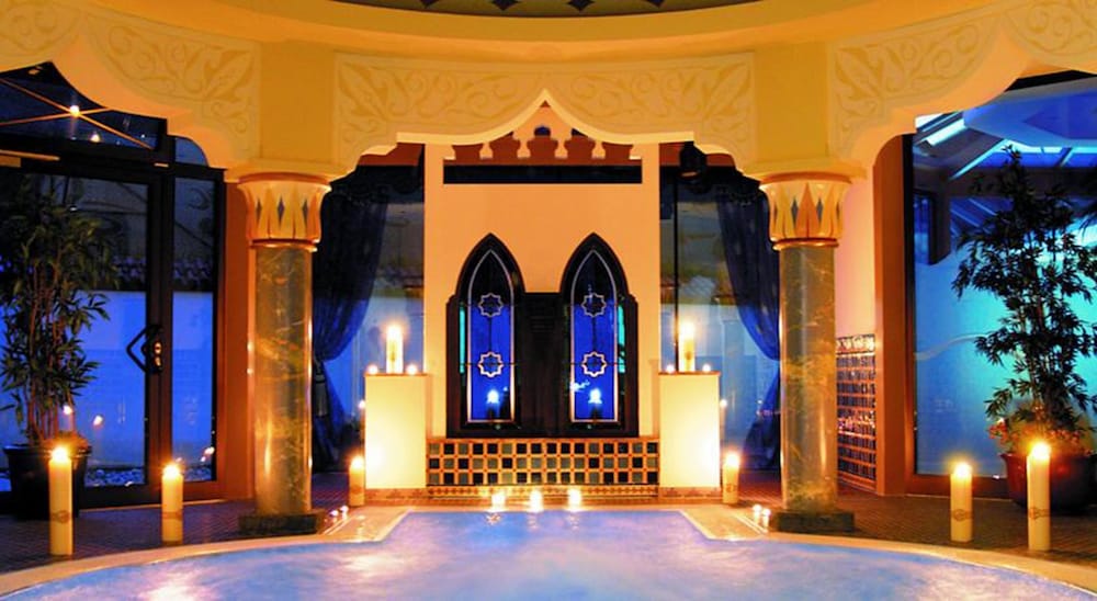 Swimming pool-spa