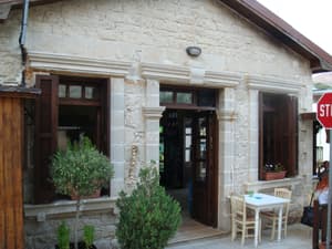 thumbnail: Outdoor dining