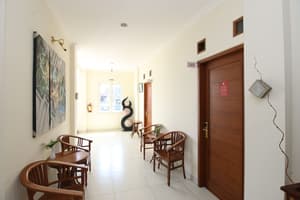 thumbnail: Hallway