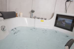 thumbnail: Jetted tub