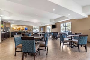 thumbnail: Breakfast area
