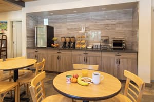 thumbnail: Breakfast area