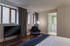 thumbnail: Interior entrance