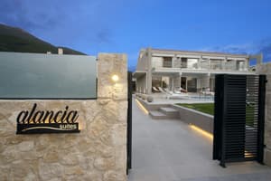 thumbnail: Property entrance