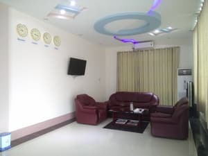thumbnail: Lobby sitting area
