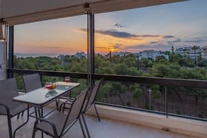thumbnail: Outdoor dining