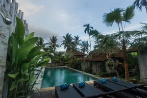thumbnail: Outdoor pool