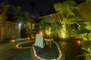 thumbnail: Outdoor dining