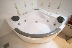 thumbnail: Deep soaking bathtub