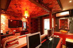 thumbnail: In-room business center