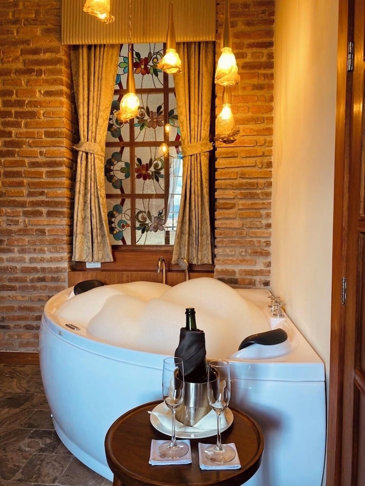 Private spa tub