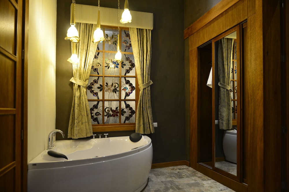 Jetted tub