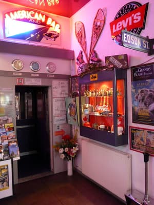 thumbnail: Interior entrance