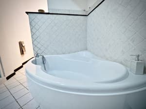 thumbnail: Deep soaking bathtub