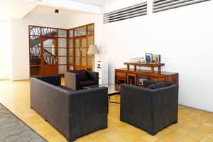 thumbnail: Lobby sitting area