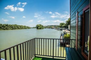 thumbnail: Balcony